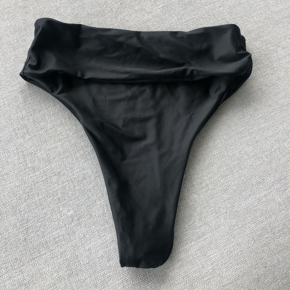 High waisted black cheeky bikini bottoms size S